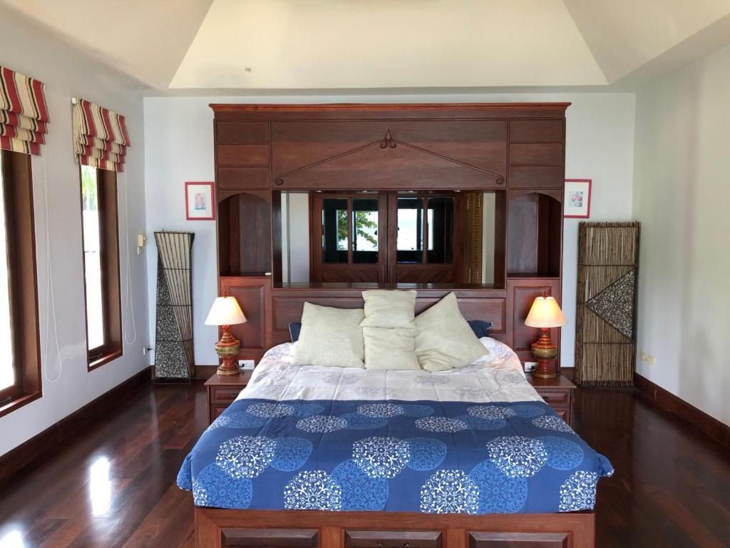 Bali Style 4 Bedroom Beachfront Ao Yon Villa