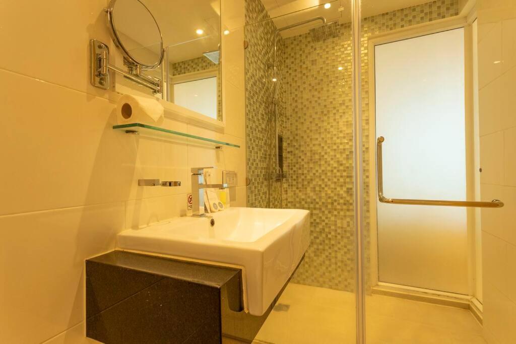 Romantic Bar Fine Dinning Swim Up C109 * Ban Saiyuan