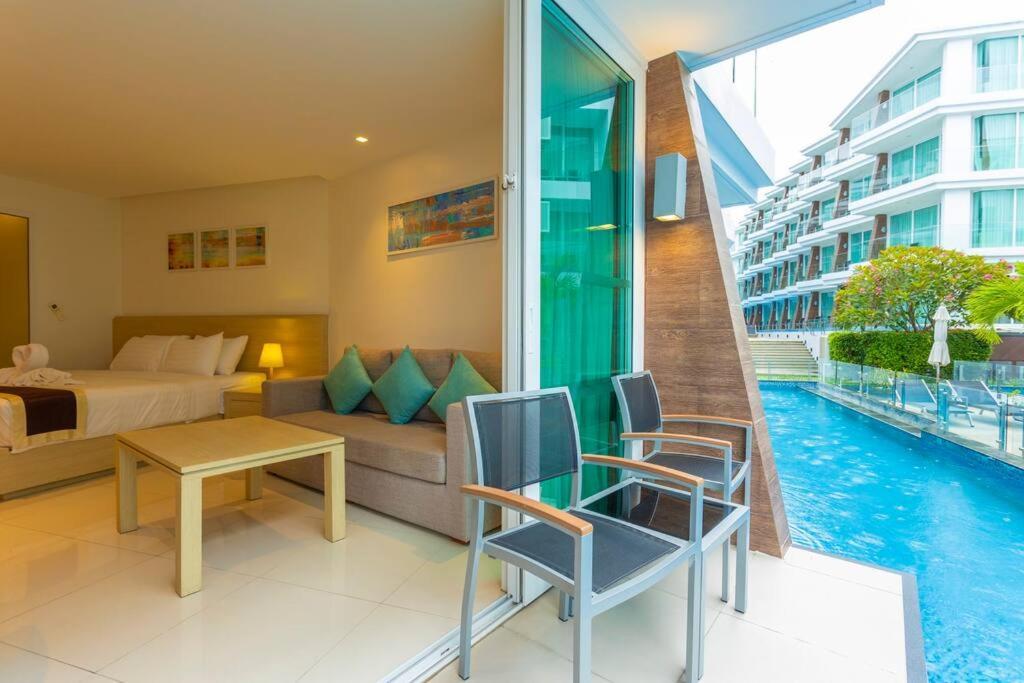 Romantic Bar Fine Dinning Swim Up C109 Ban Saiyuan
