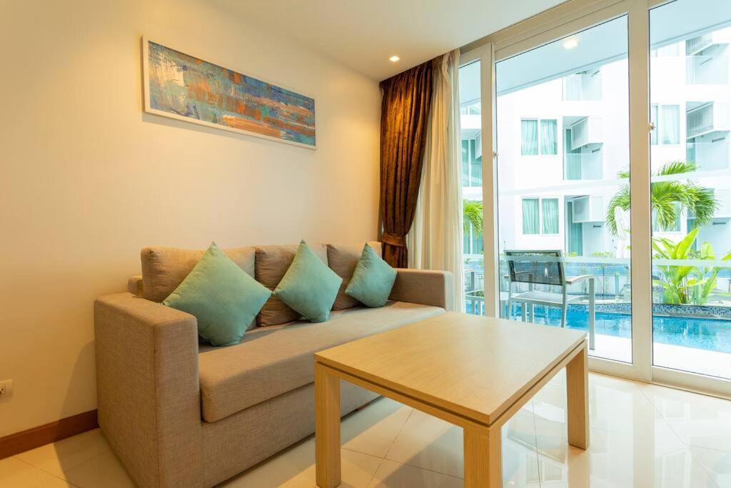 Romantic Bar Fine Dinning Swim Up C109 * Ban Saiyuan