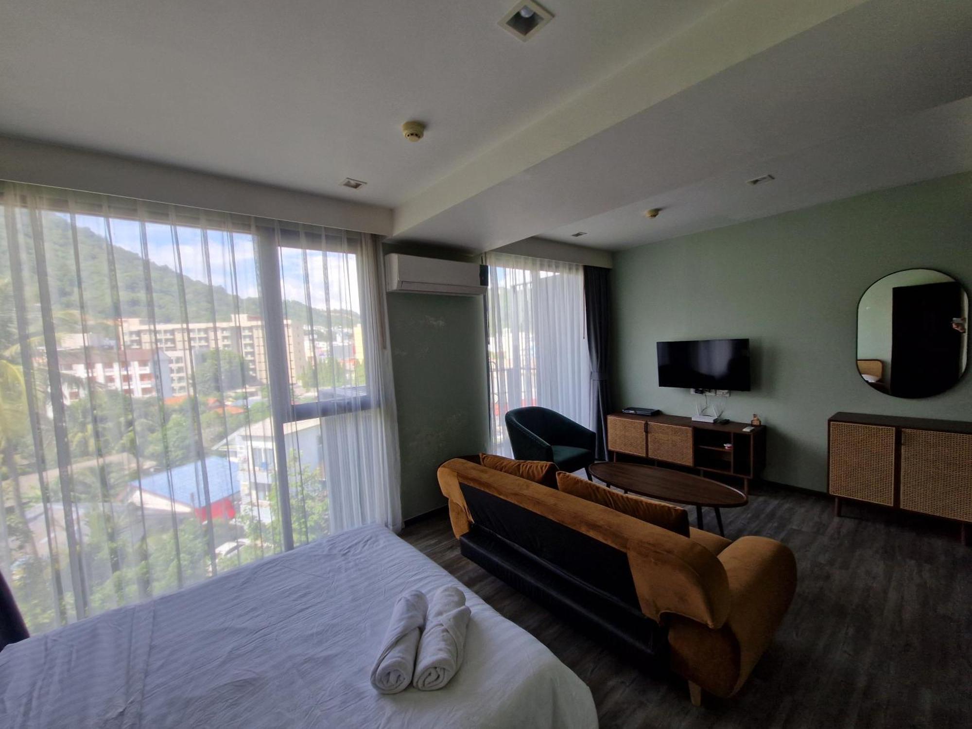 The Deck 7th Fl Mountain View 2 Patong