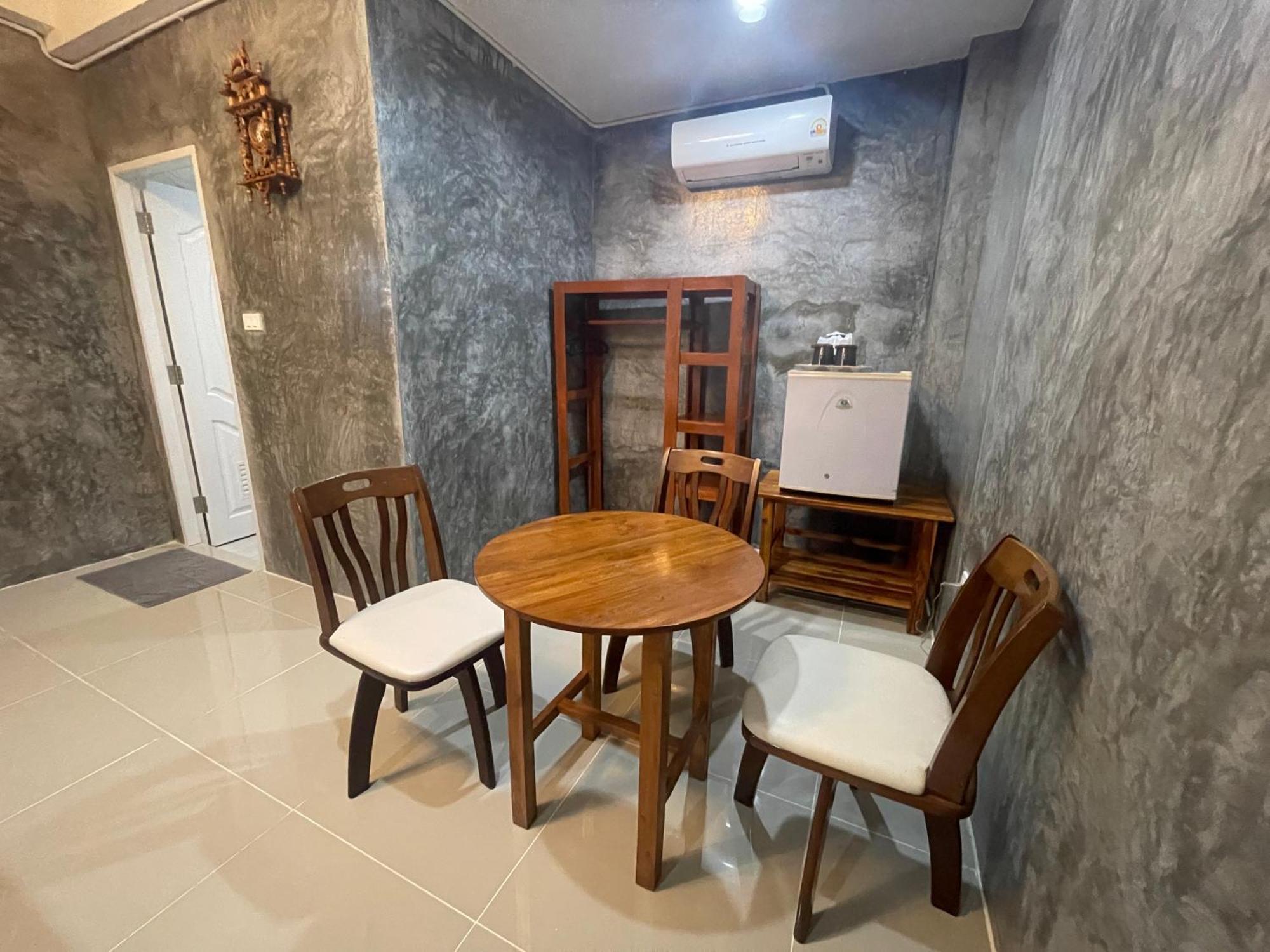 Mondee House @the Airport Guest house *