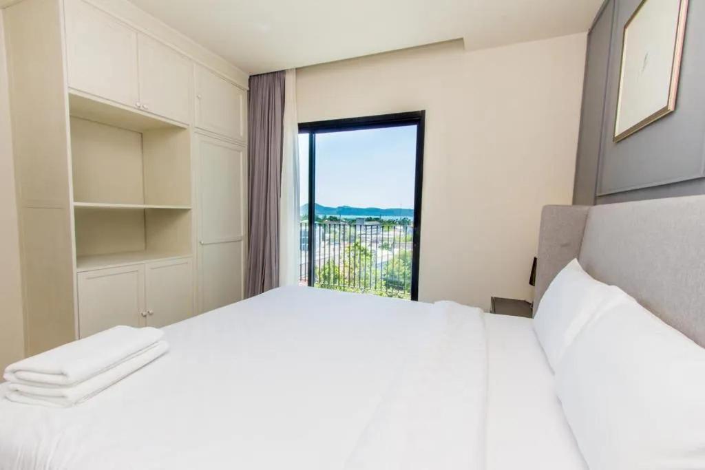 Dlux Chalong Phuket *