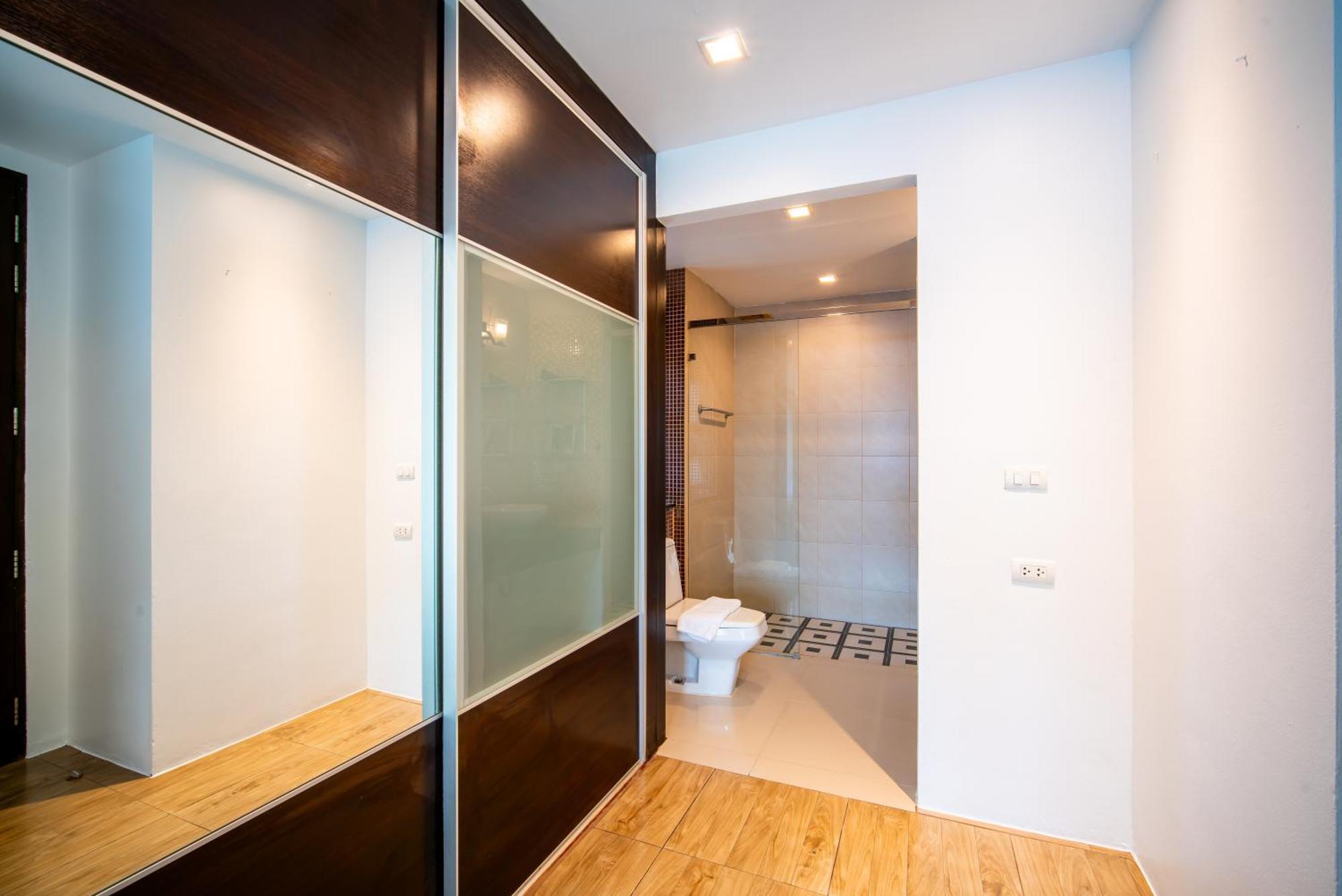 Apartamento 芭东 两卧两卫公寓 近夜市 便利店 有电梯泳池健身房 Patong