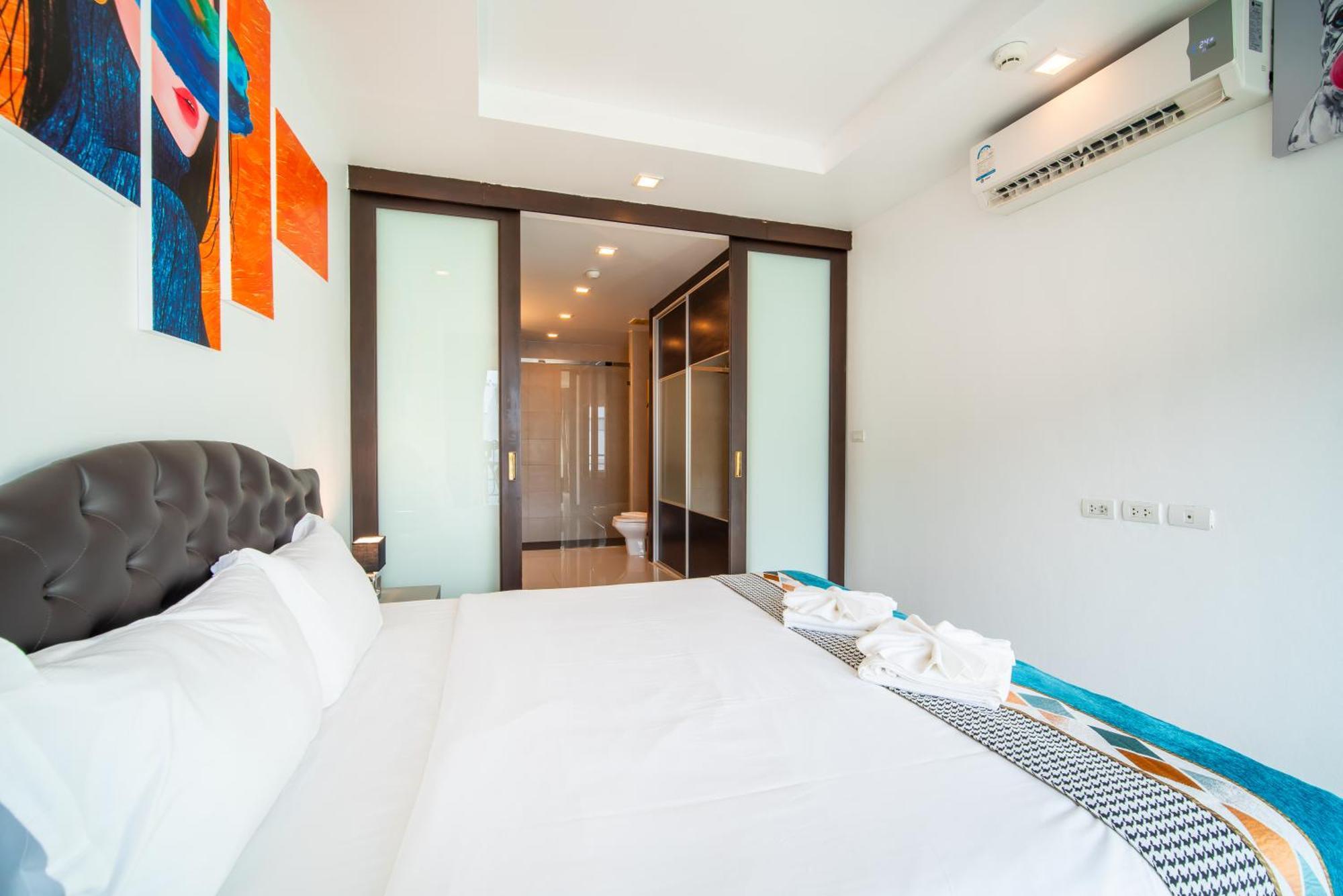 芭东 两卧两卫公寓 近夜市 便利店 有电梯泳池健身房 Apartamento *