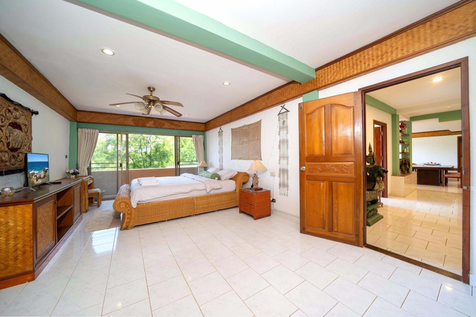 Unique Style 3br In Gated Bougainvillea 216,