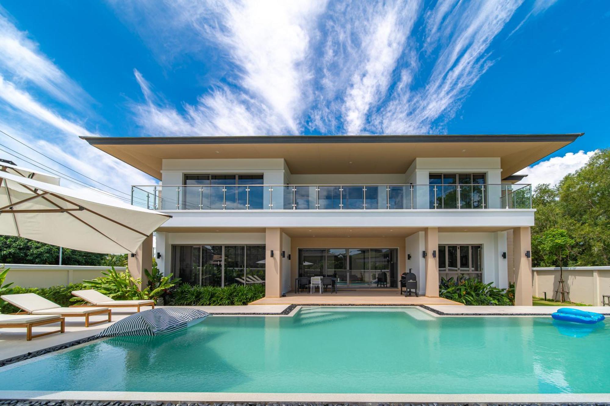 5 Bdr 18 Meter Pool In Laguna