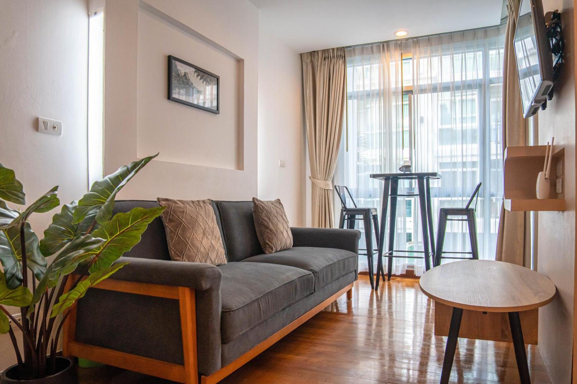Recently Renovated Pool View In Modern Complex Apartamento