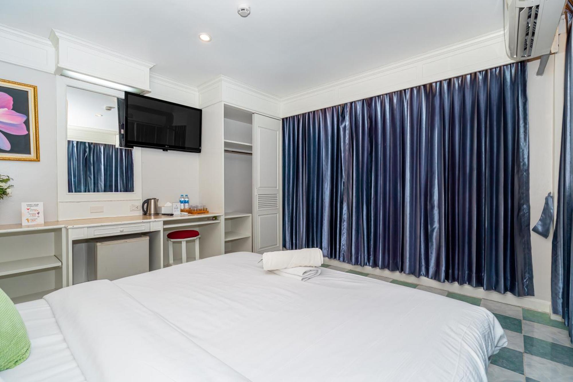 Inn Social & Restaurant Patong