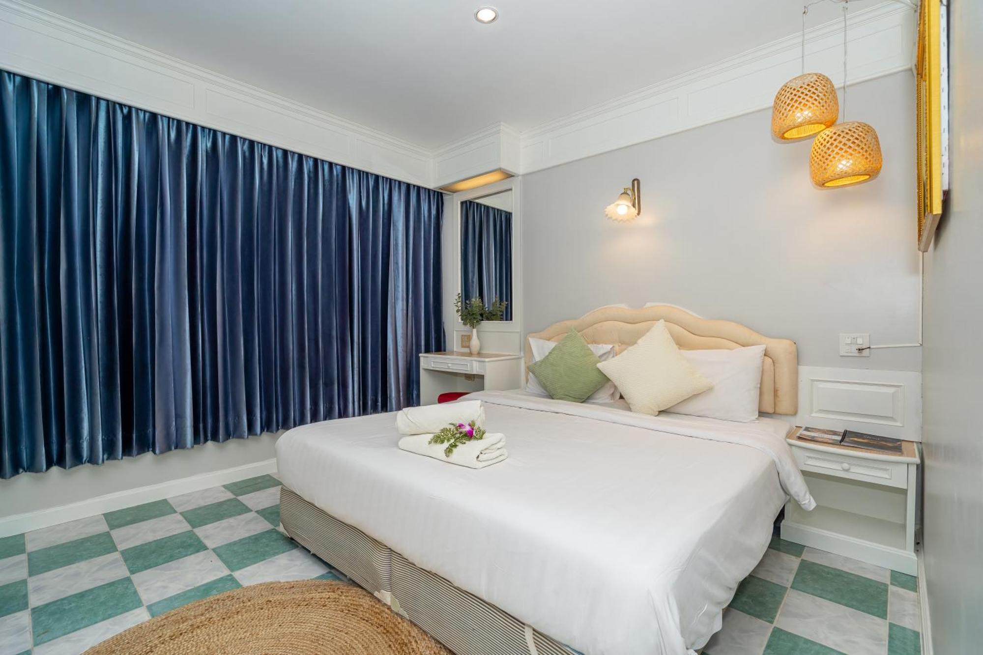 Social & Restaurant Patong