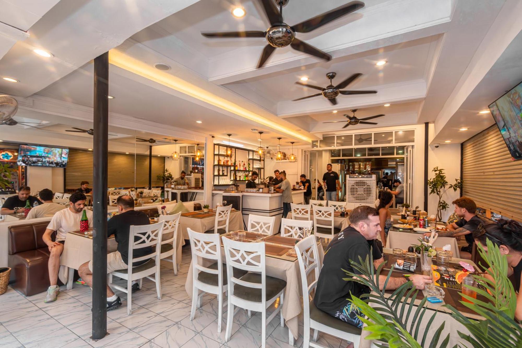 Social & Restaurant Inn