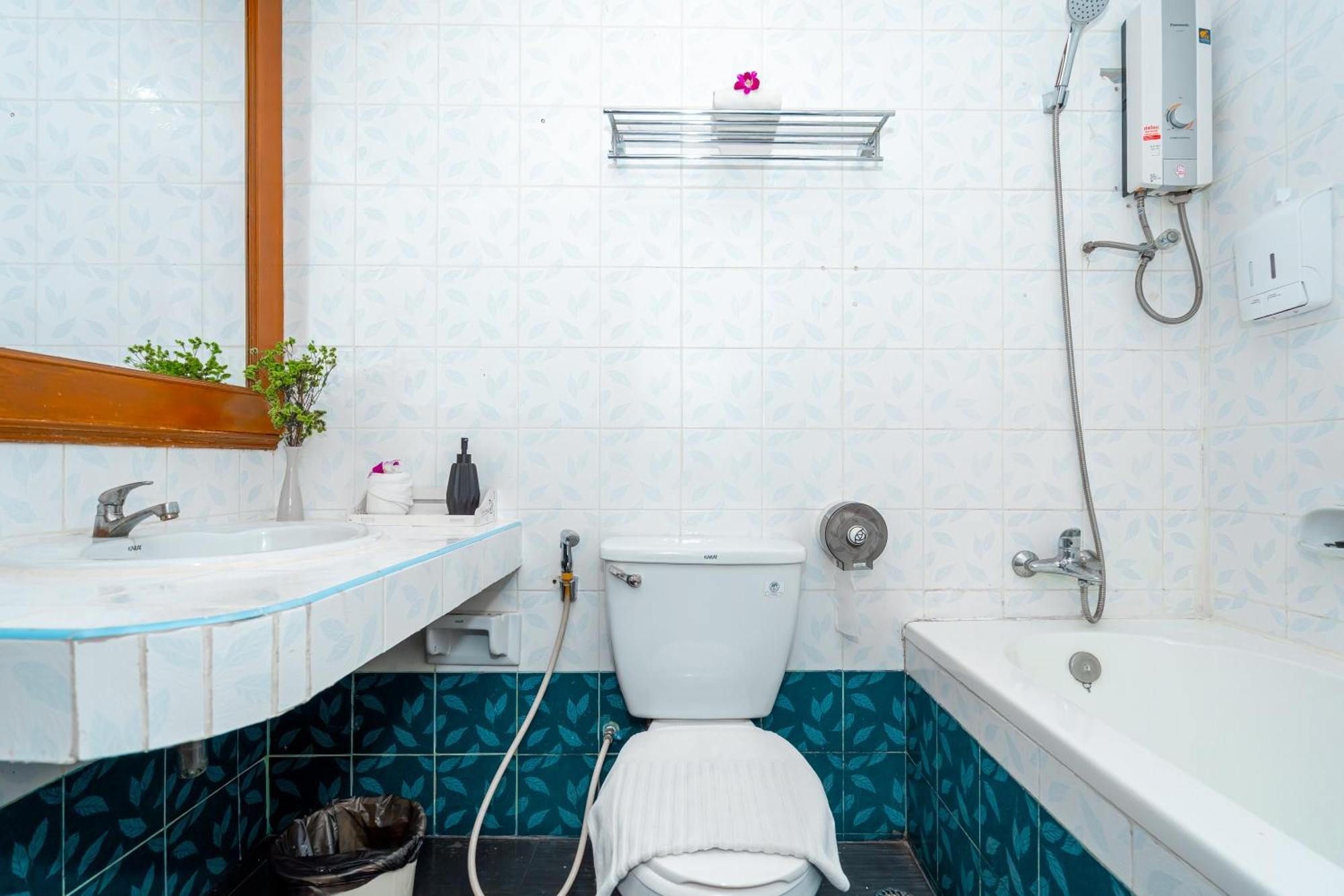 Inn Social & Restaurant Patong