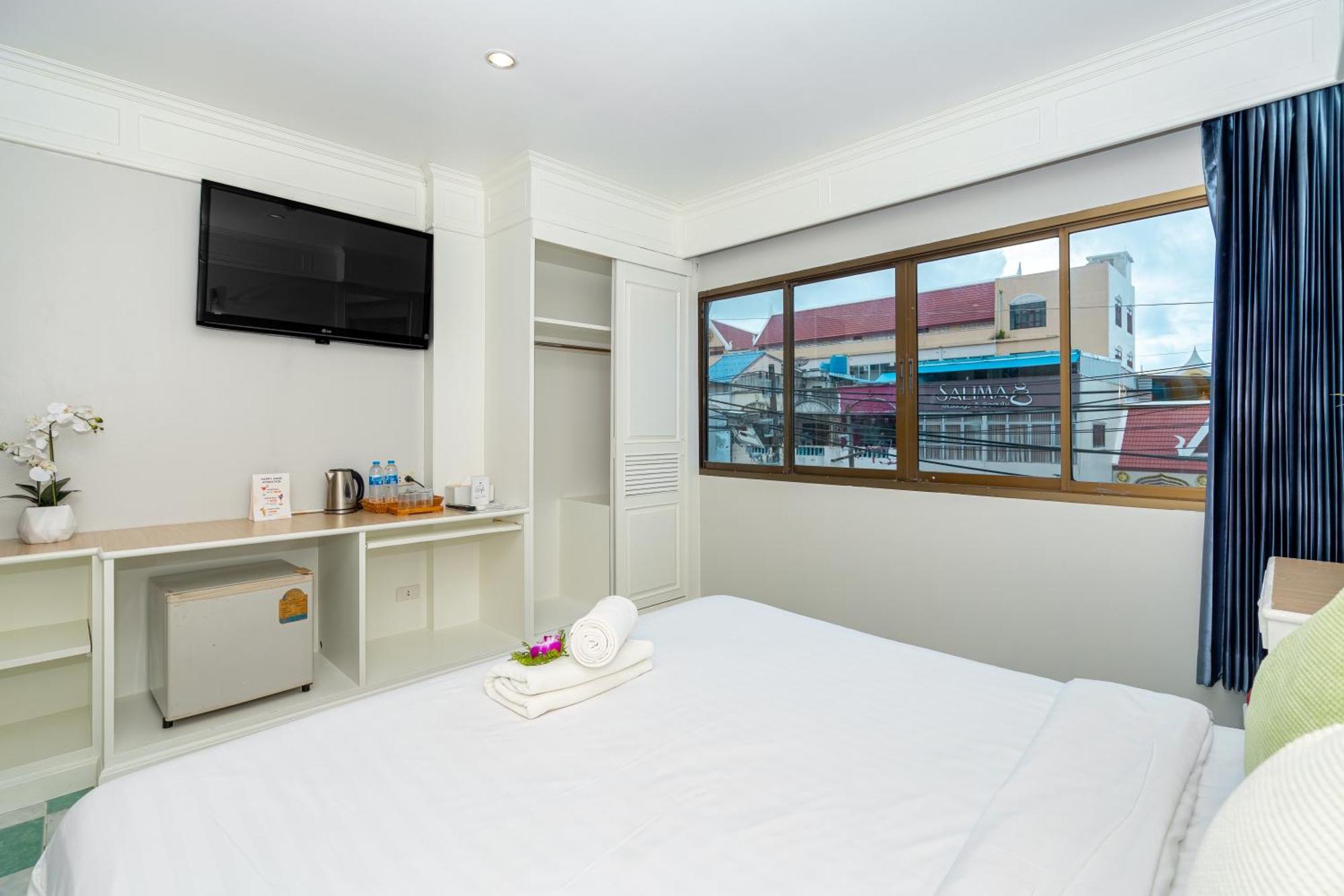 Social & Restaurant Patong