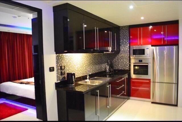 Absolute Bangla 65 Sqm Corner With Jacuzzi Apartment Patong