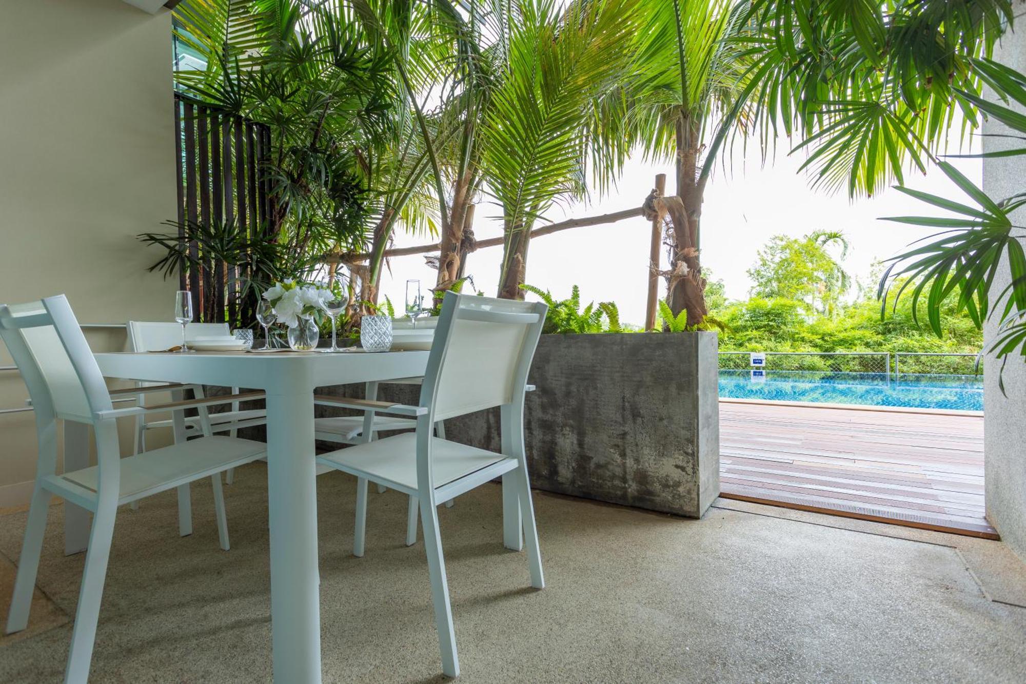 Pool Access Everything Walking Distance C112 *