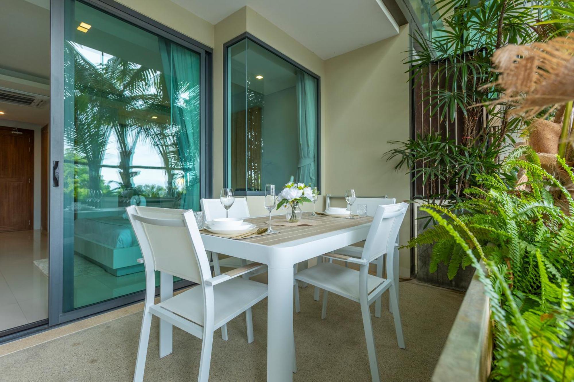 Pool Access Everything Walking Distance C112 *