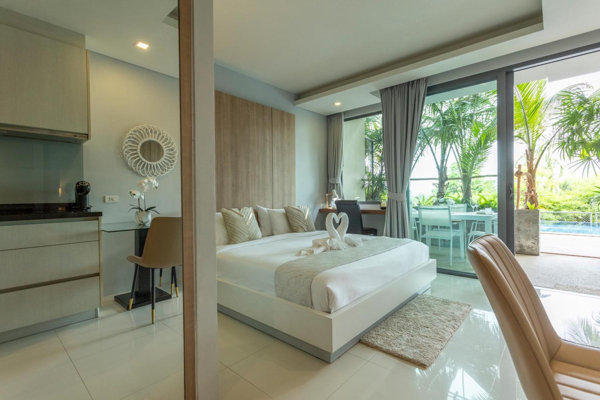 Apartment Pool Access Everything Walking Distance C112