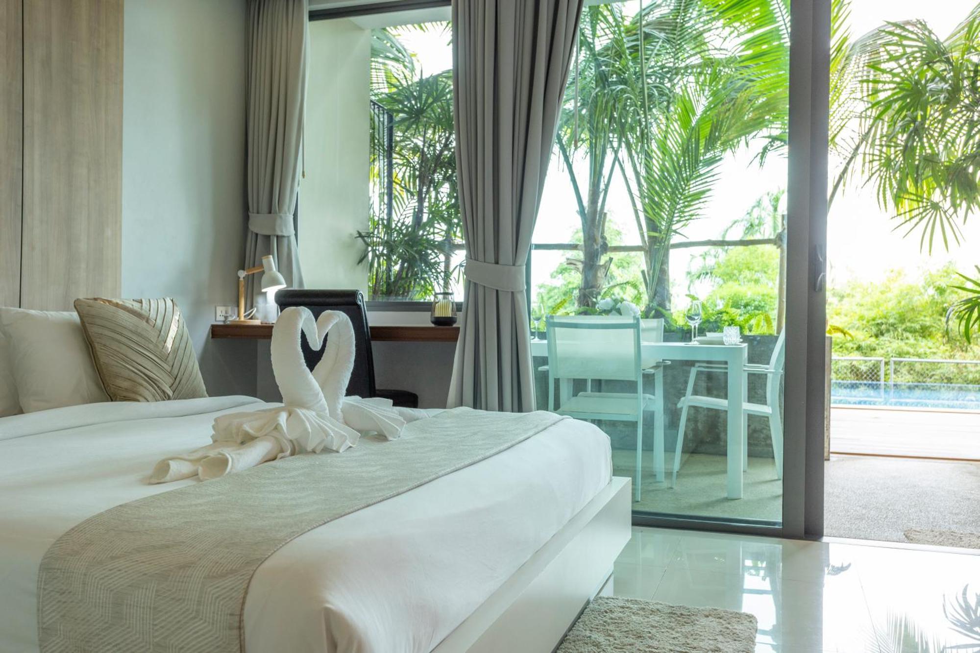 Pool Access Everything Walking Distance C112 Apartment *