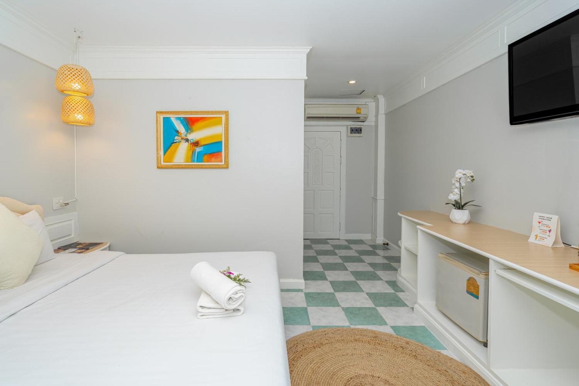 Inn Social & Restaurant *