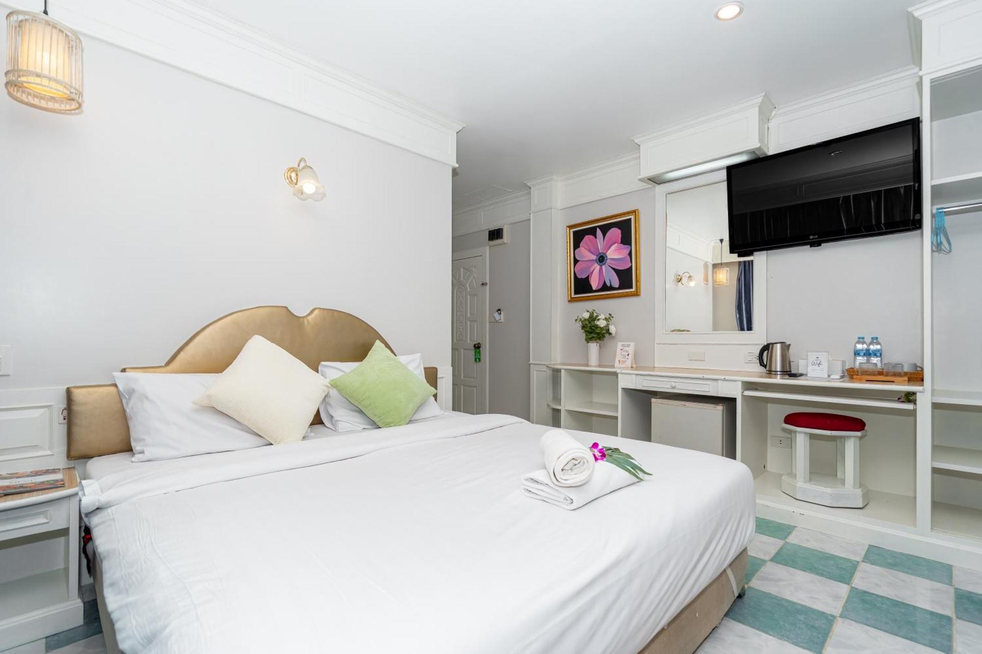 Social & Restaurant Patong