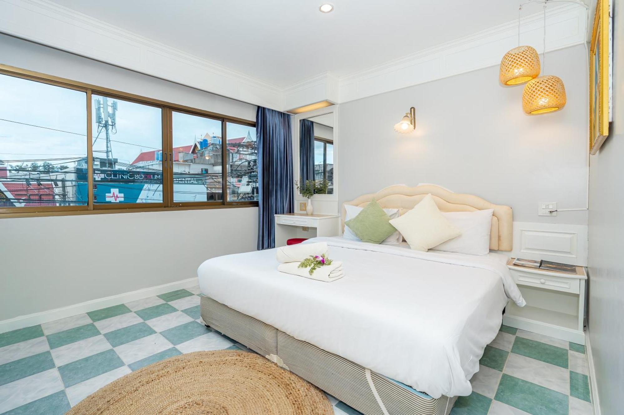 Inn Social & Restaurant Patong