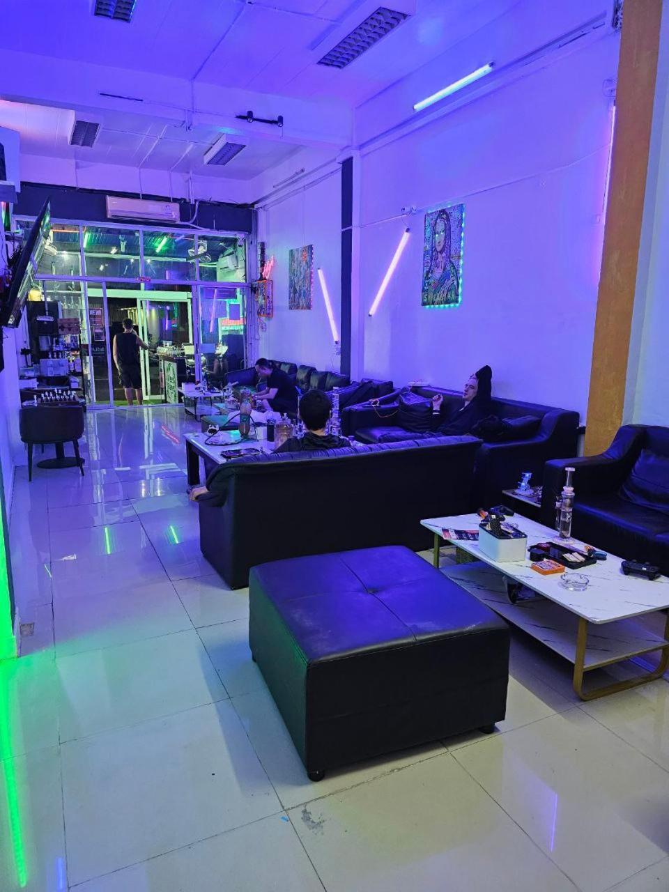 Planet 77 Hostel *