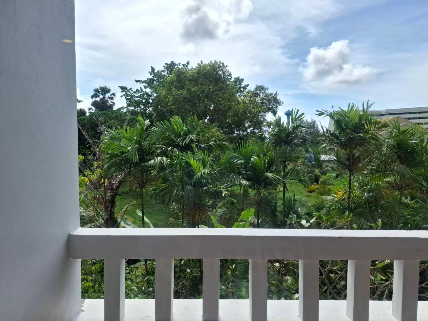 Hostel Living - Sha Karon