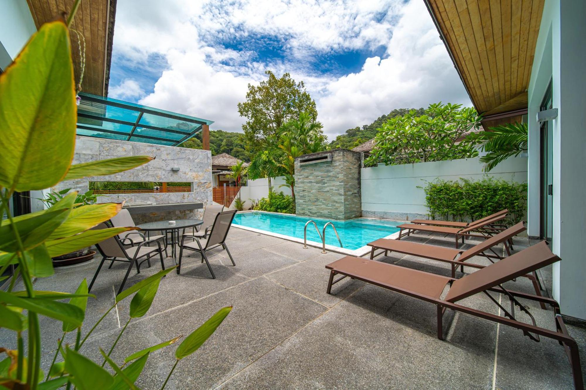 Kamala Private Swimming Pool *