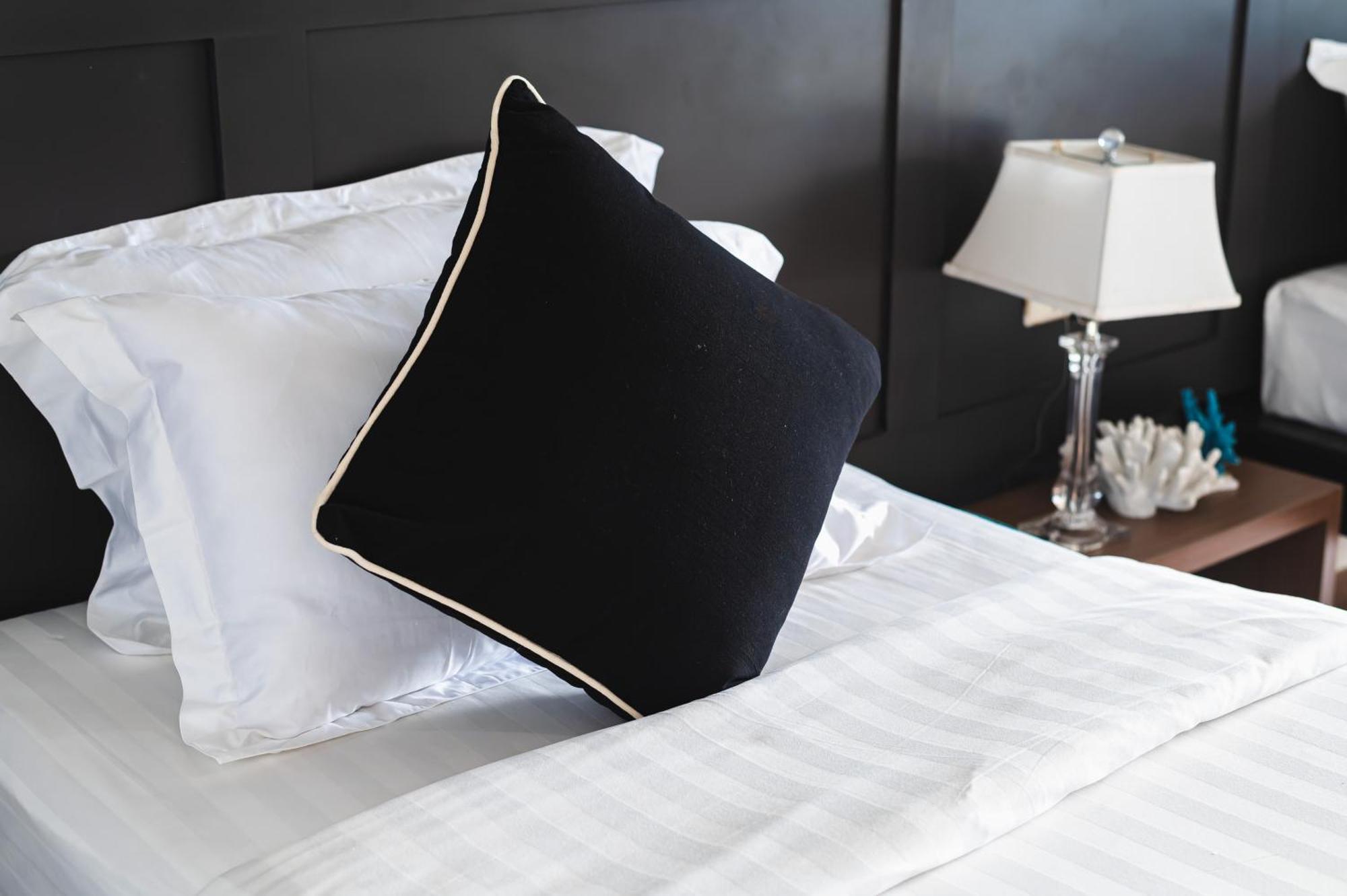 Casa Del M Phuket - Newly Renovated Hotel