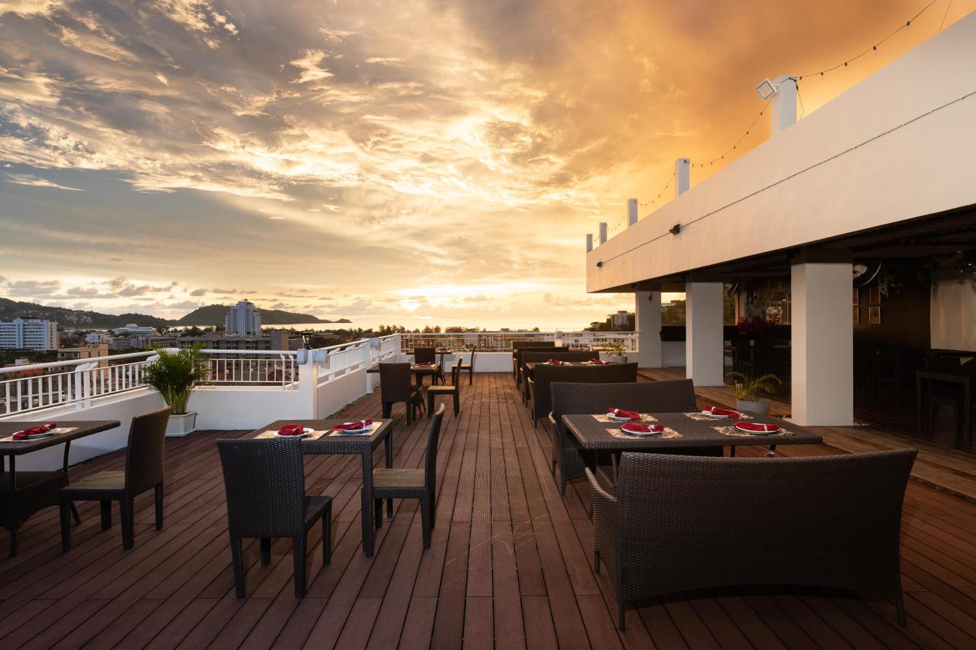Casa Del M Phuket - Newly Renovated Hotel 4*
