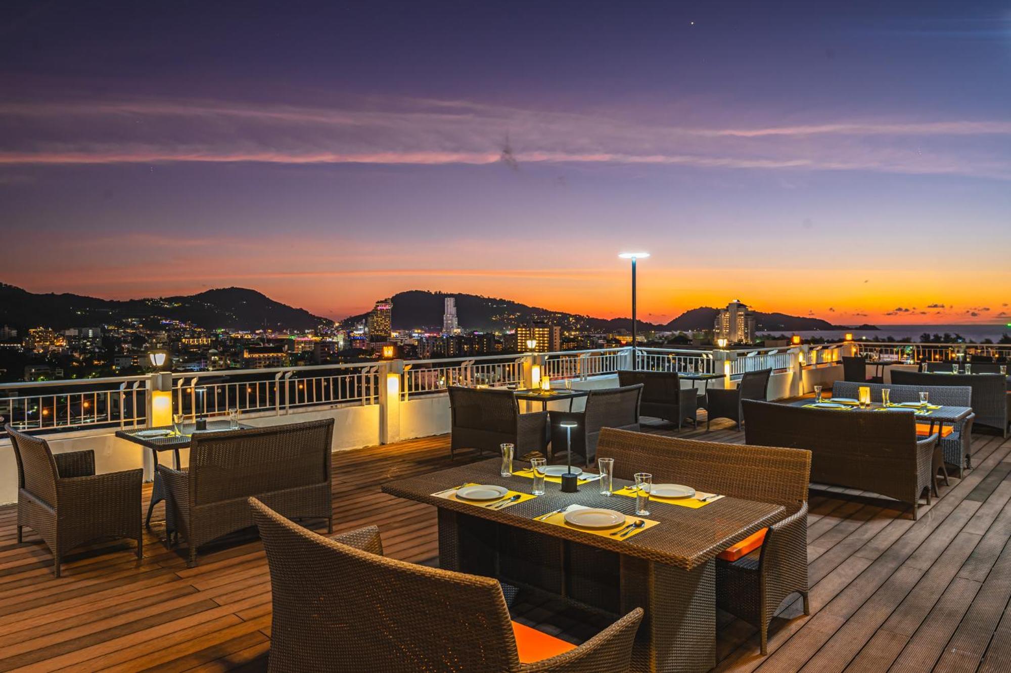 Hotel Casa Del M Phuket - Newly Renovated