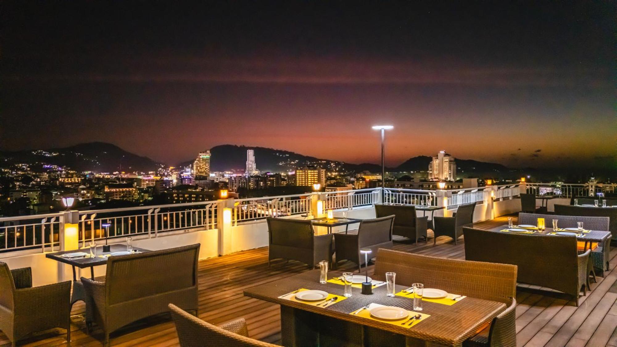 Casa Del M Phuket - Newly Renovated Hotel 4*