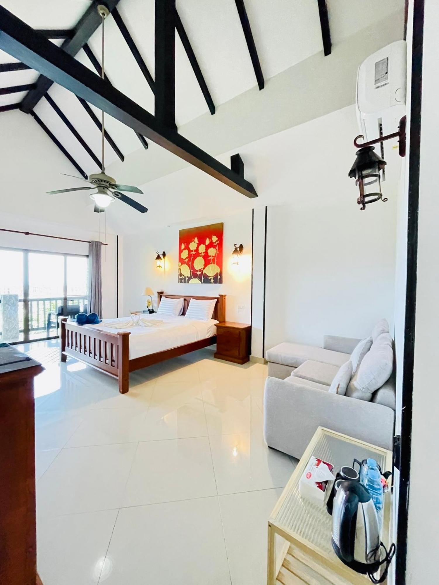 Boomerang Village Hotel Kata Beach (Phuket)