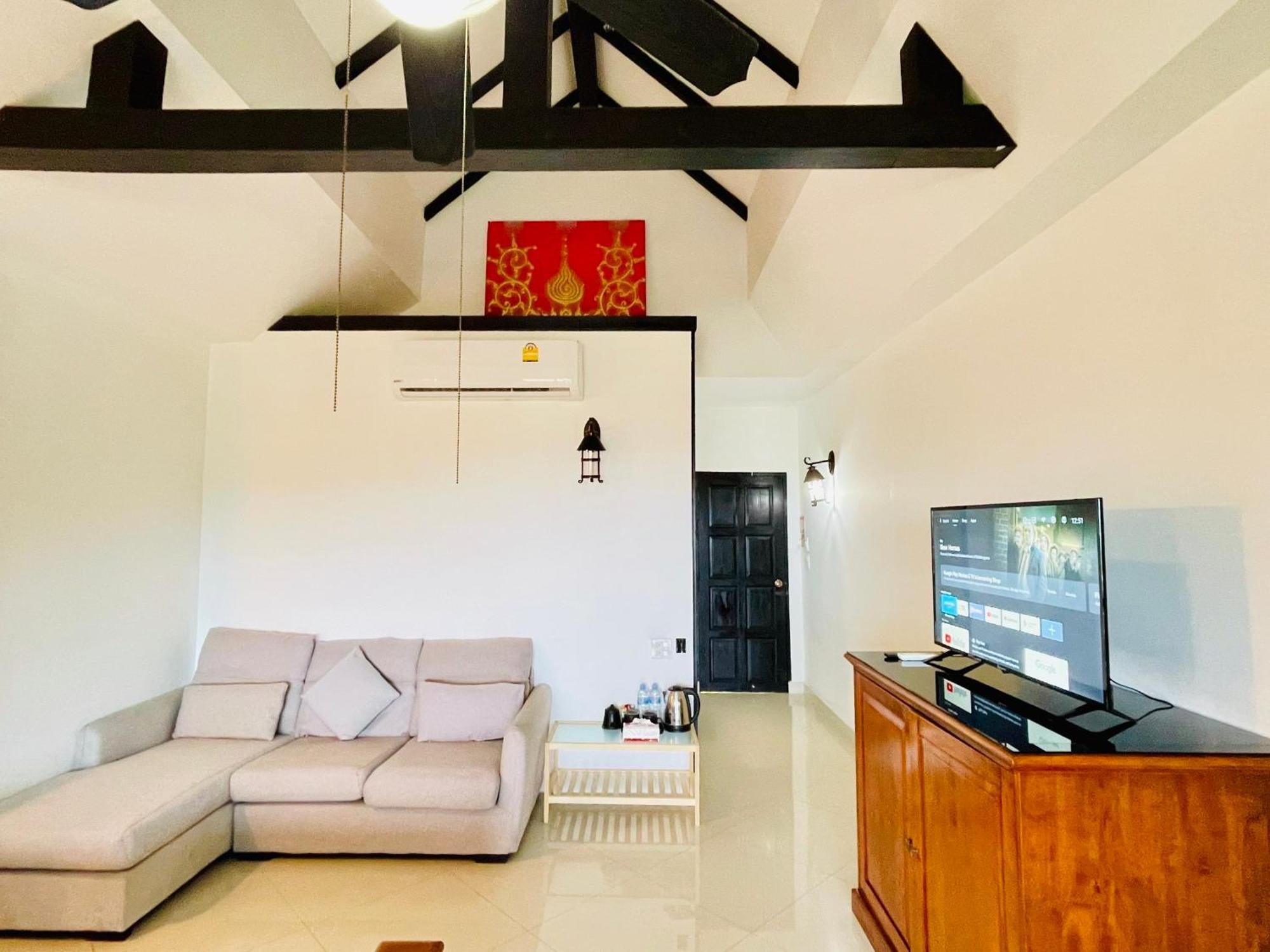 Boomerang Village Hotel