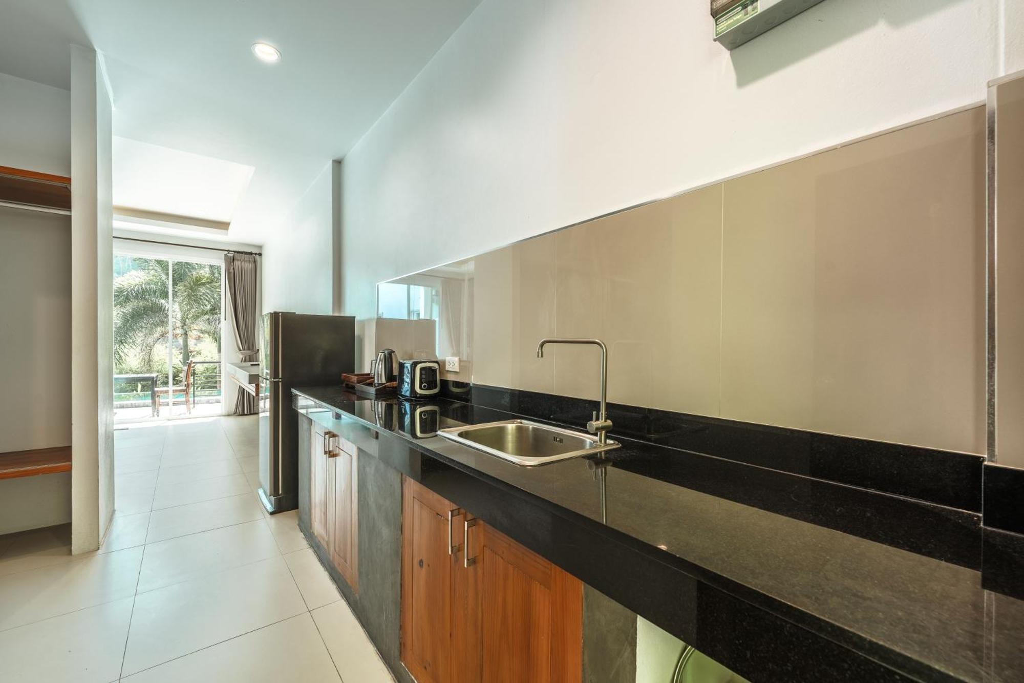 Little Hill Aparthotel Kamala Beach