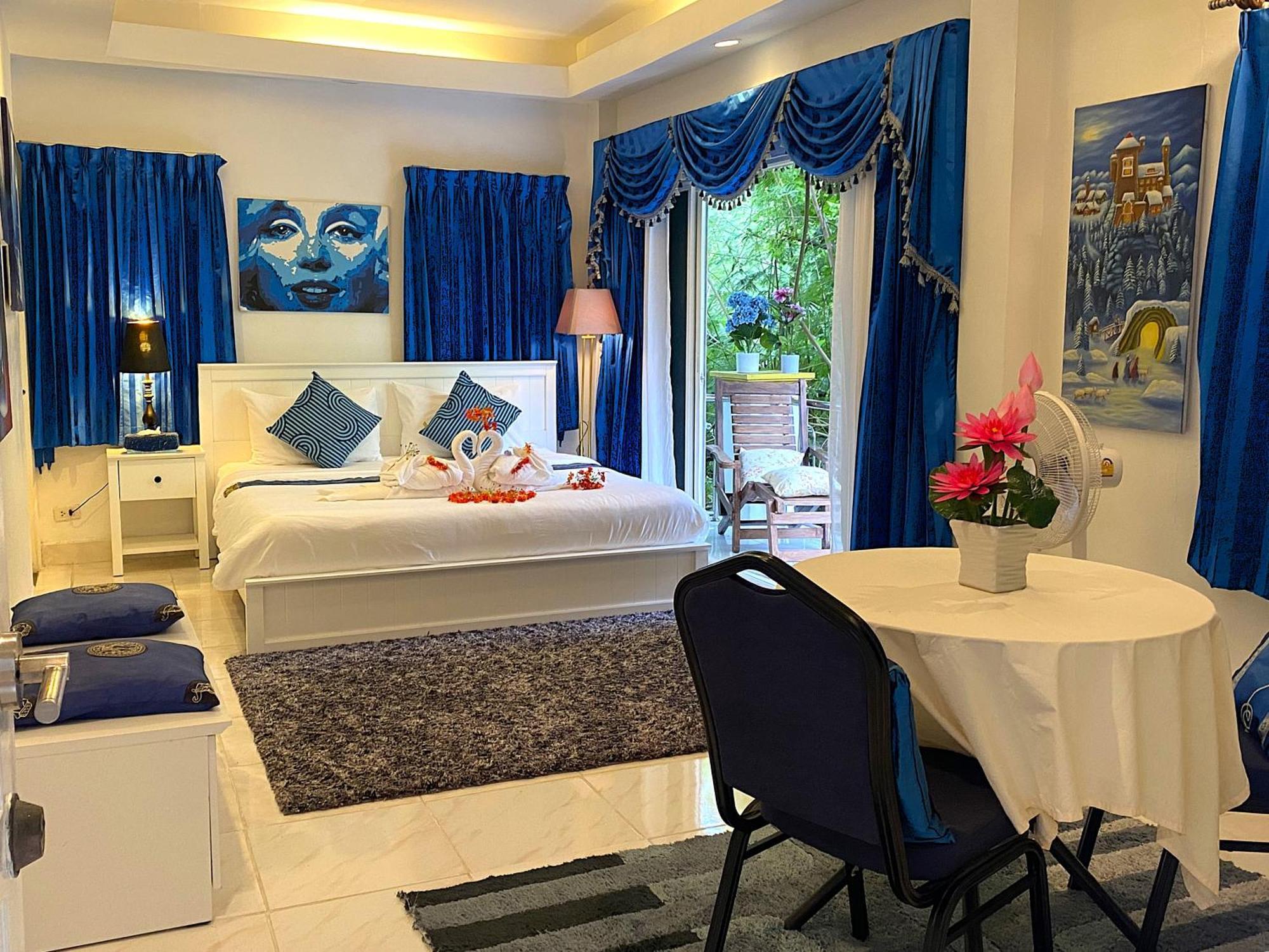 Oasis Naturist Karon