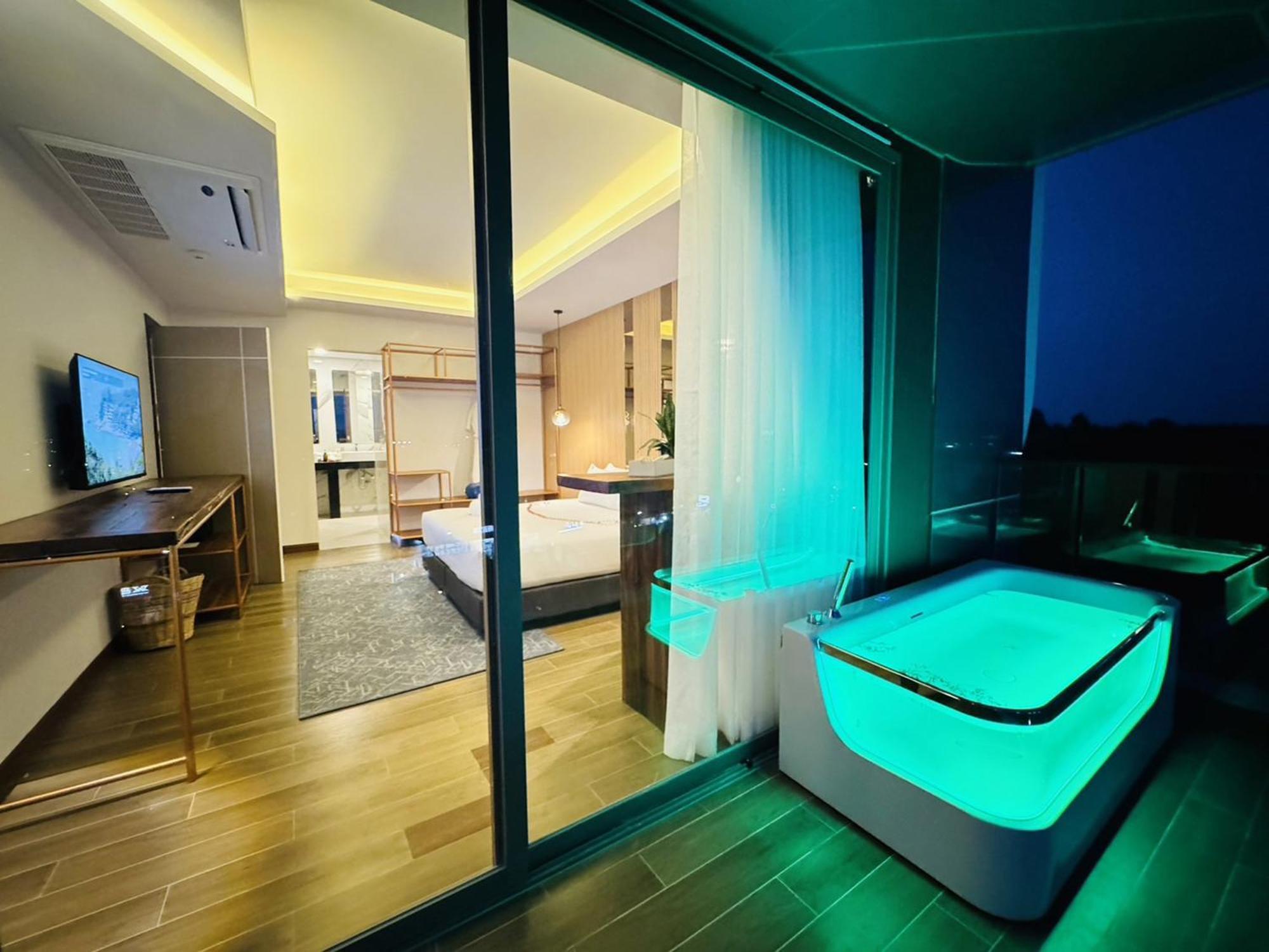 The Blue Mavi Hotel Chalong