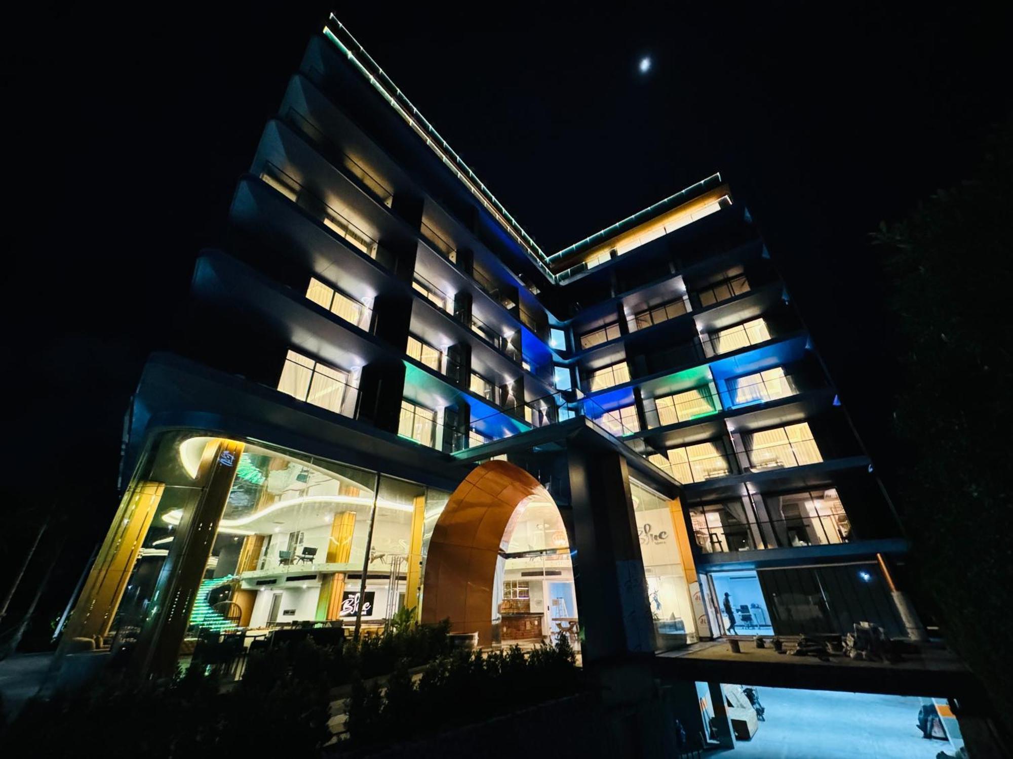 The Blue Mavi 4*