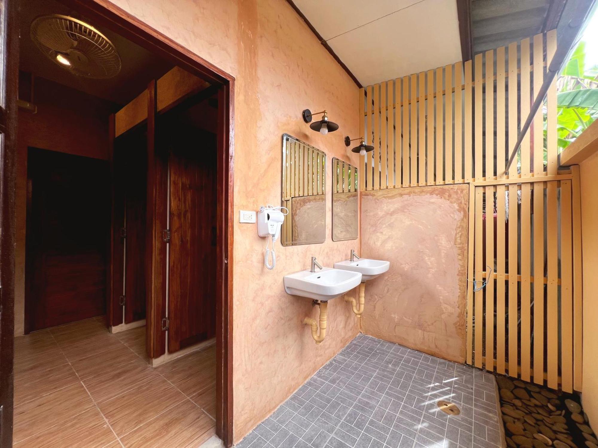 Sierra Hostel Nai Yang Beach