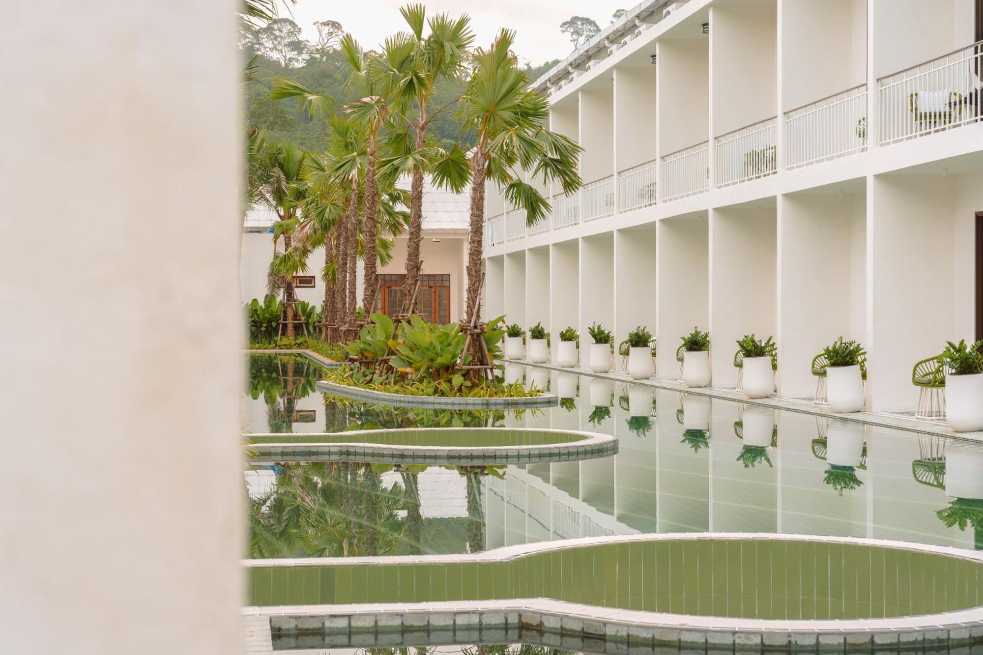 Sugar Marina Resort-lagoon-villas, Naiyang Resort