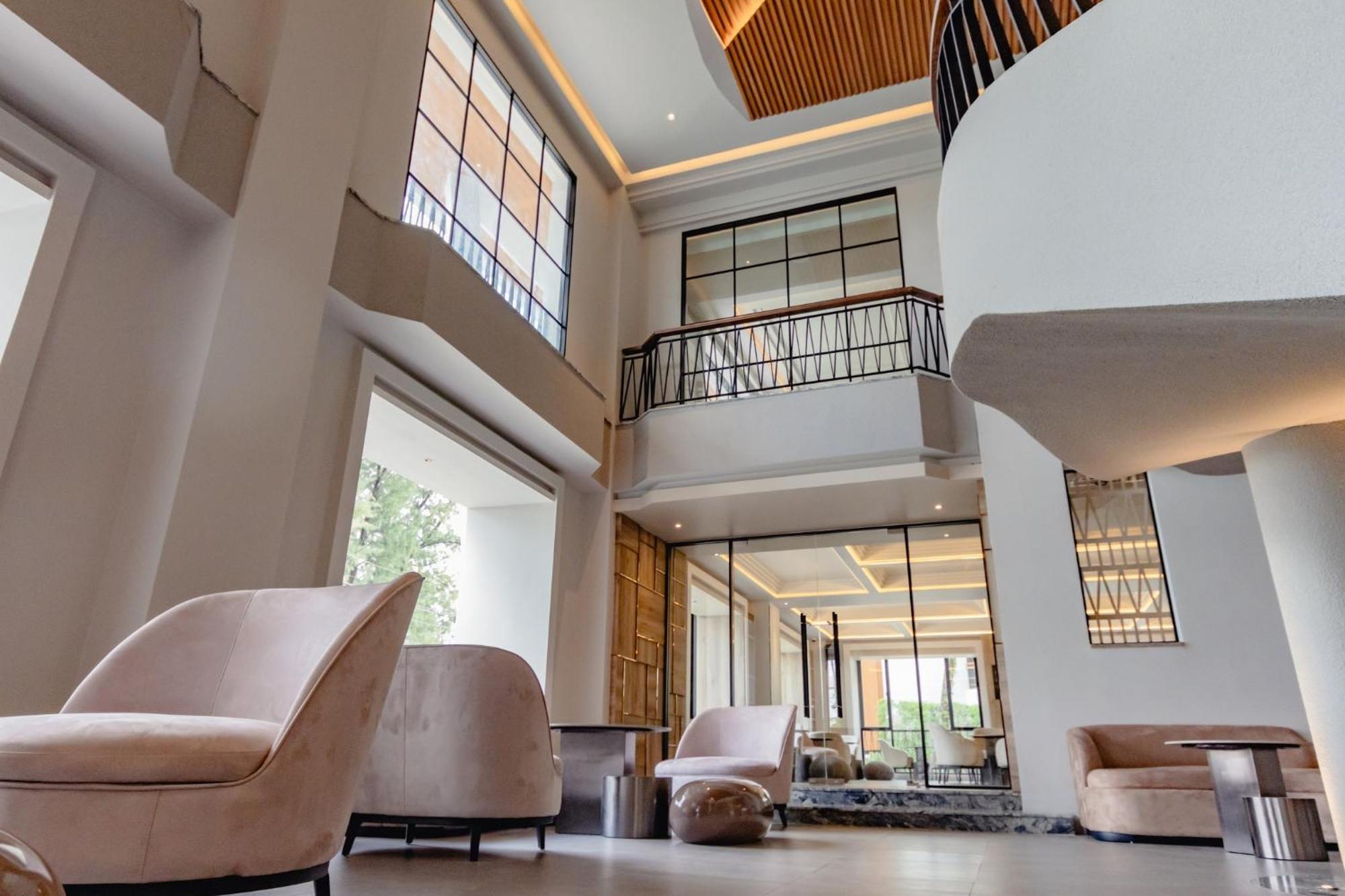 Resort Amora Beach Phuket 5*