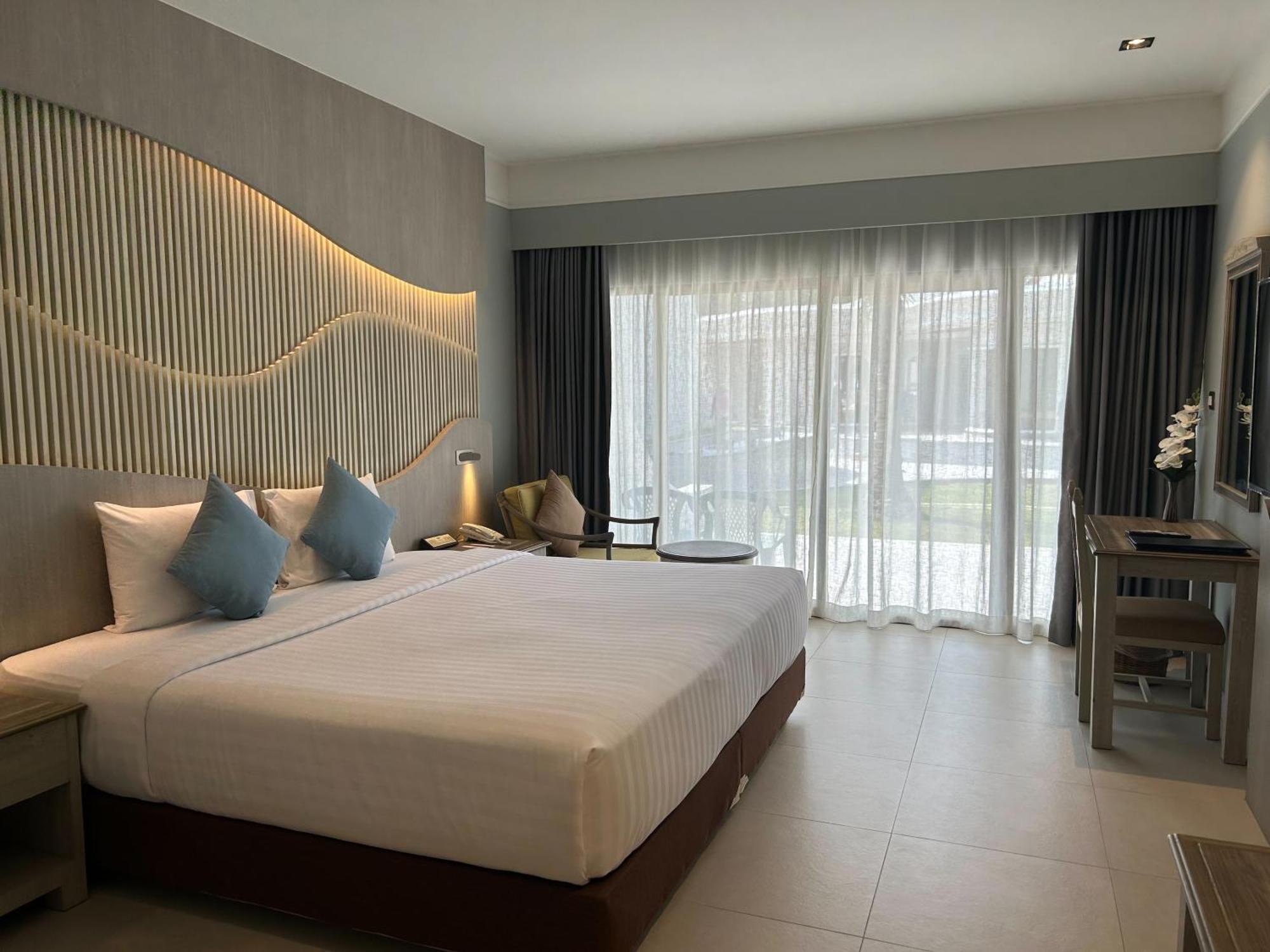 Resort Amora Beach Phuket