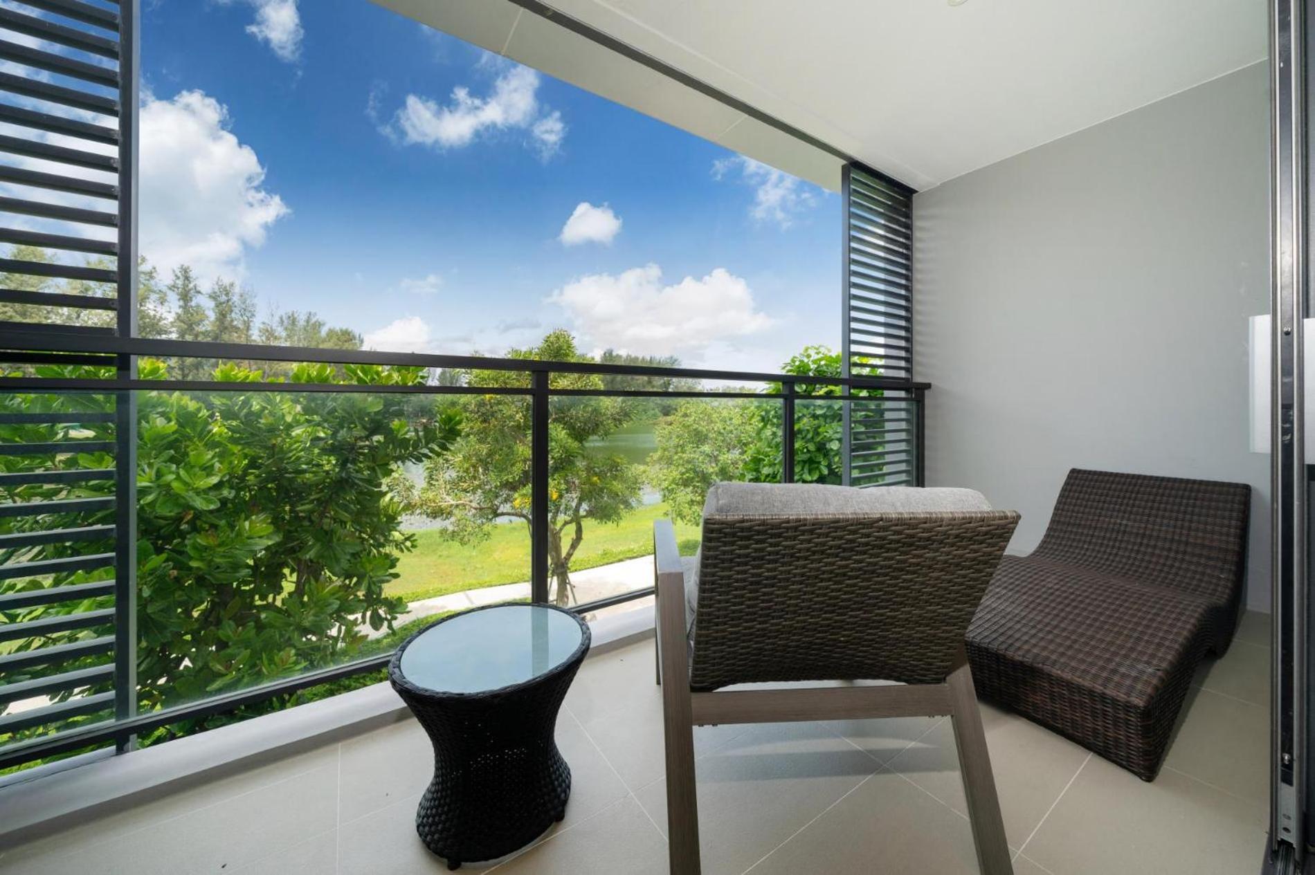 Deluxe At Cassia Residences By Lofty