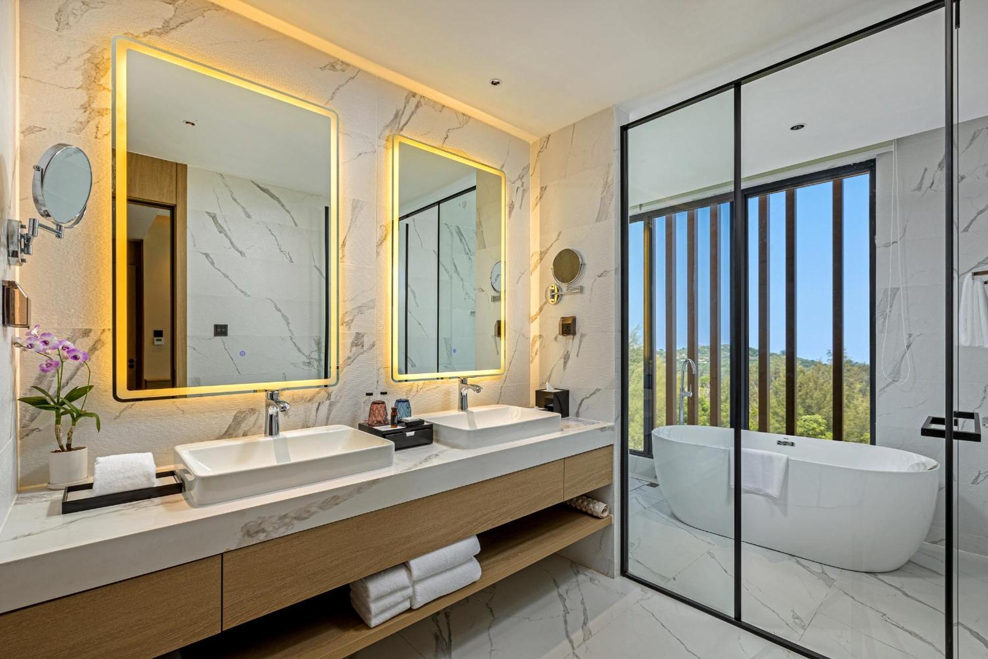 Laya Phuket Island Resort 5*
