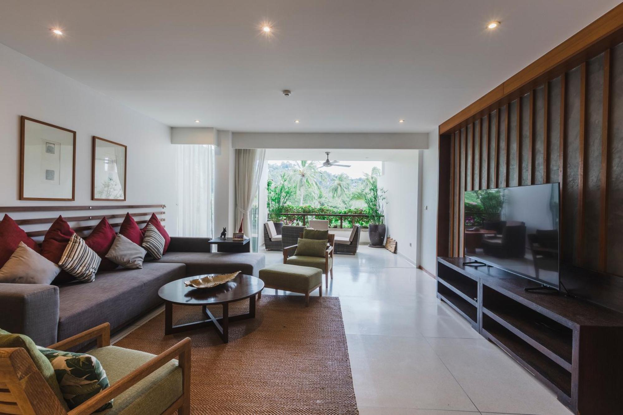 Hidden Oasis Spacious Luxury, 50 Meter From