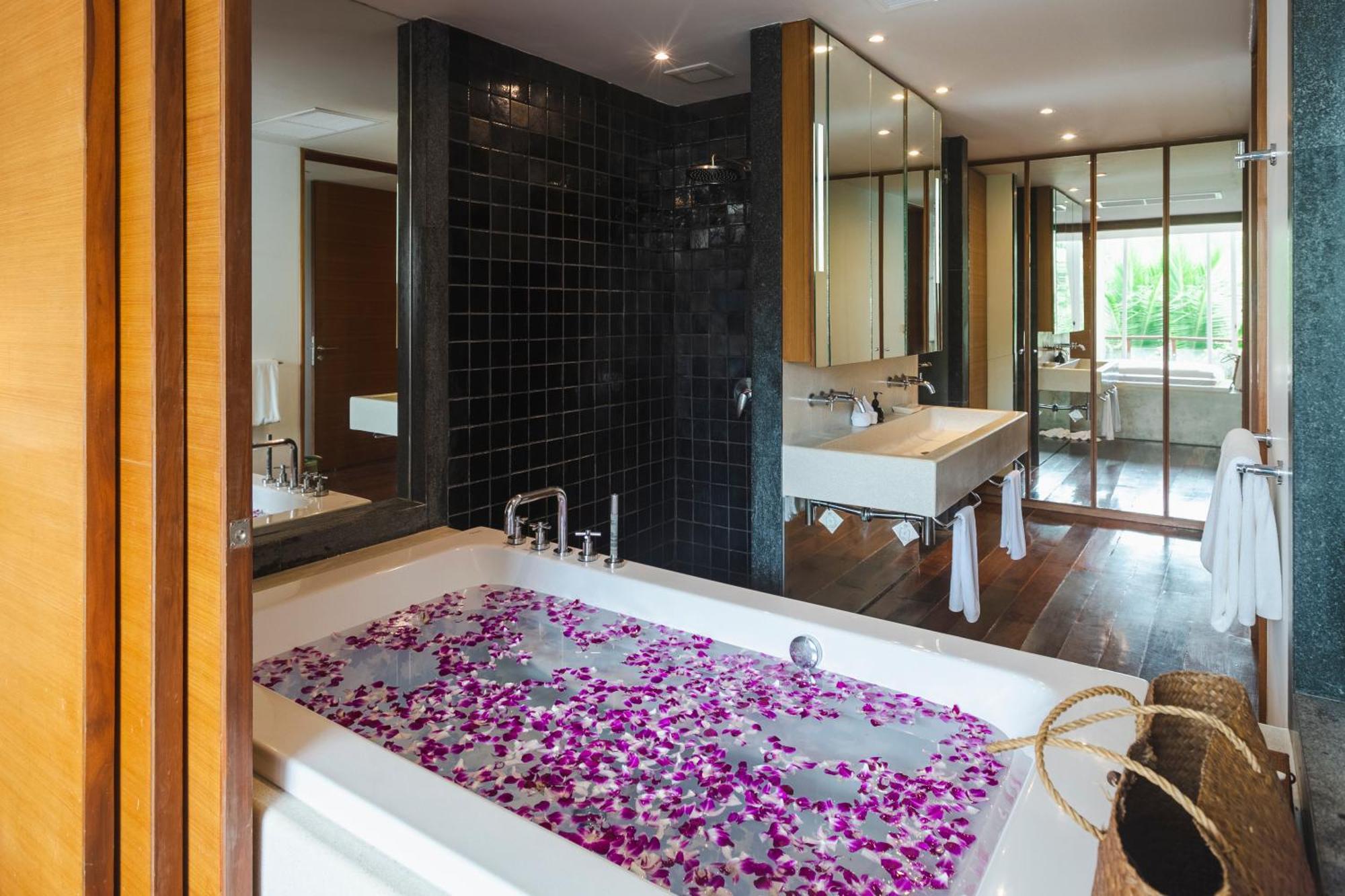Hidden Oasis Spacious Luxury, 50 Meter From Apartment Surin Beach (Phuket)