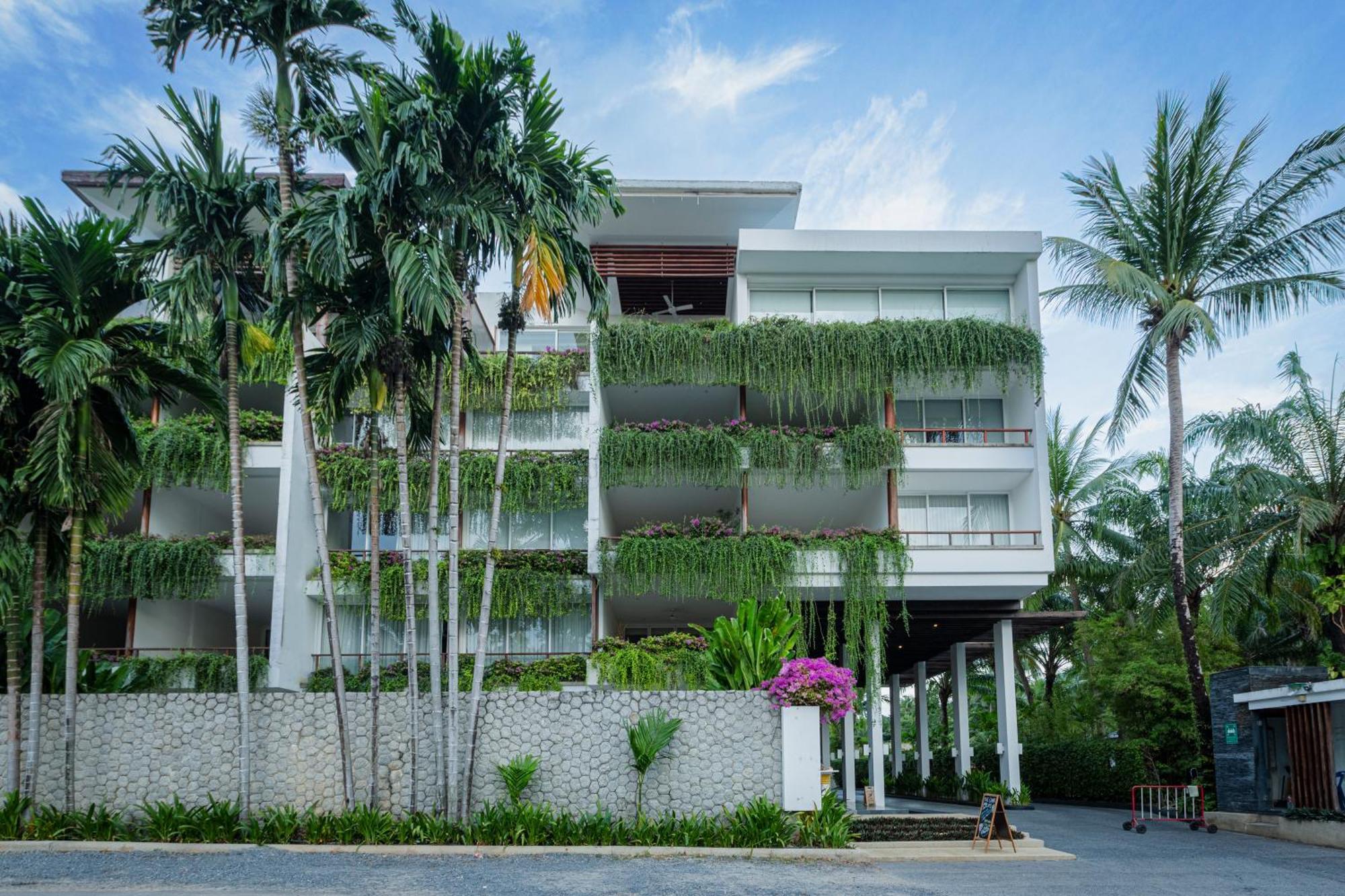 Hidden Oasis Spacious Luxury, 50 Meter From Apartment Surin Beach (Phuket)
