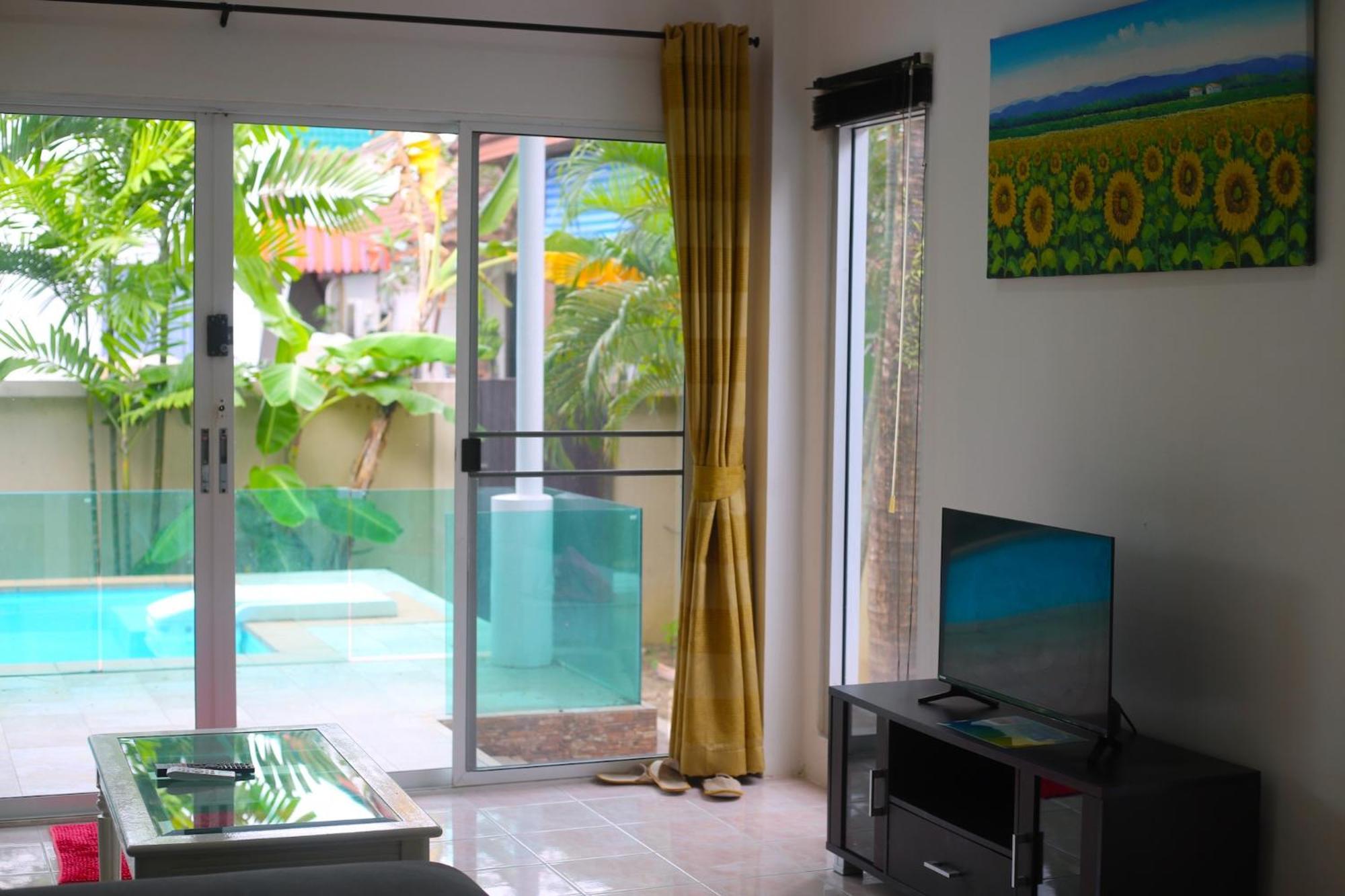 3 Bedrooms Semi-detached With Pool Near Holiday home *