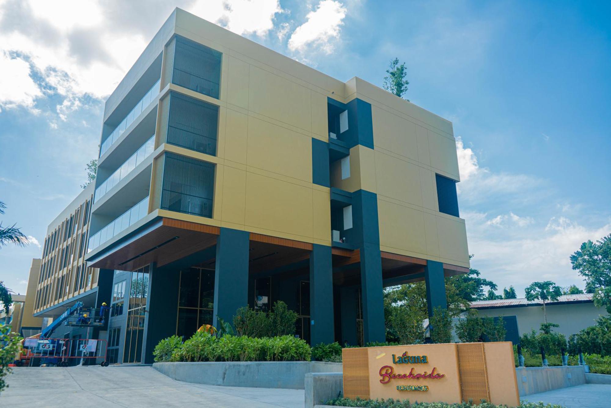 Laguna Beachside Residences Apartamens, Walking Distance To The Sea Appartement *