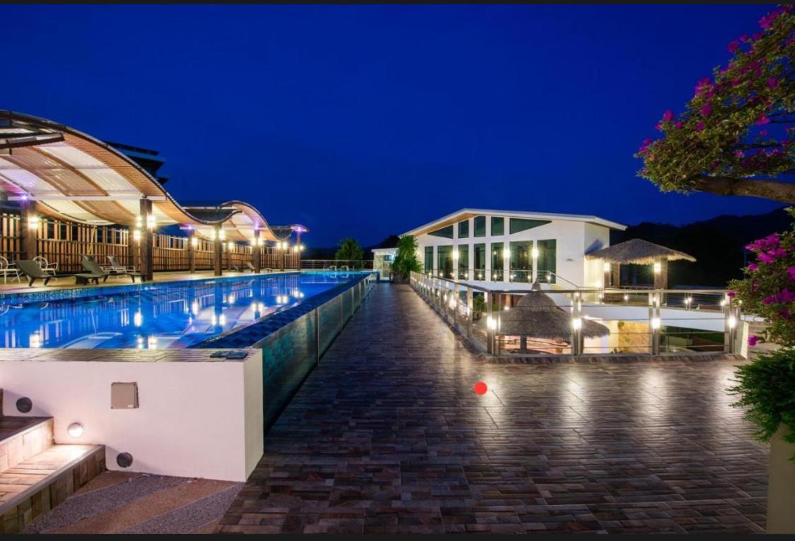 Miracle Lakeview Chalong